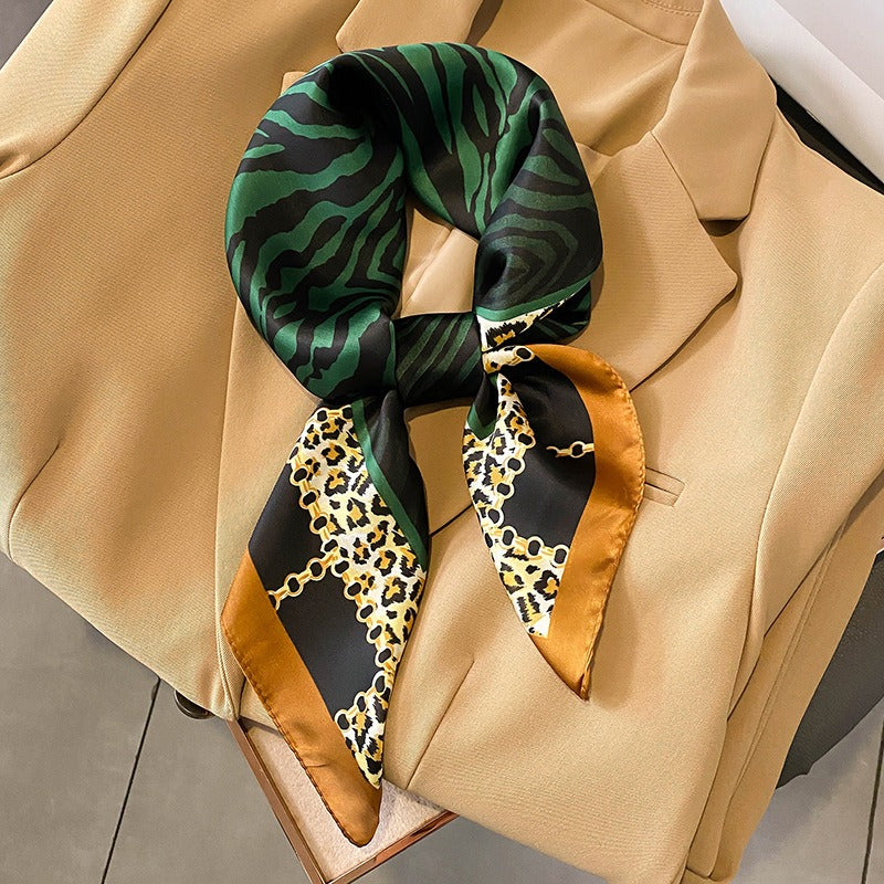 Foulard Carré Imprimé Léopard Femme – Soie Imitation 70x70 cm
