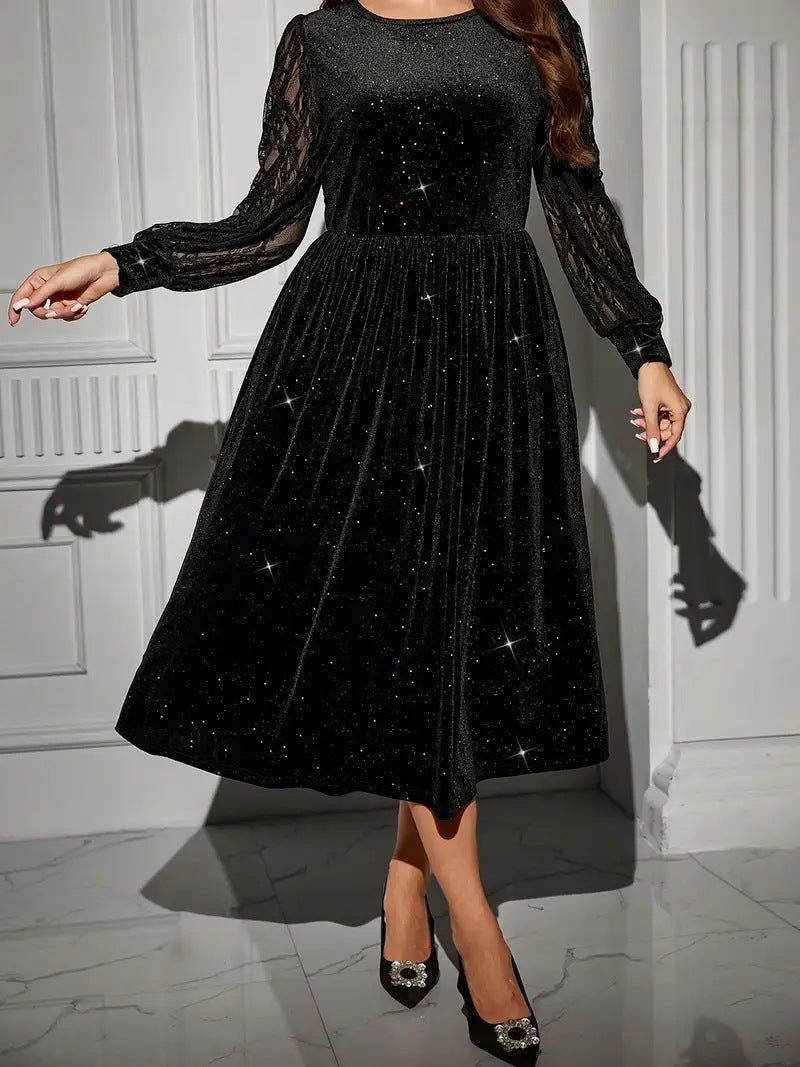 Robe noire en velours et dentelle à manches longues