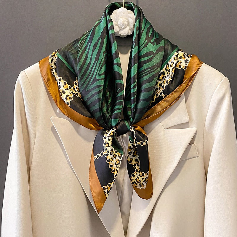 Foulard Carré Imprimé Léopard Femme – Soie Imitation 70x70 cm