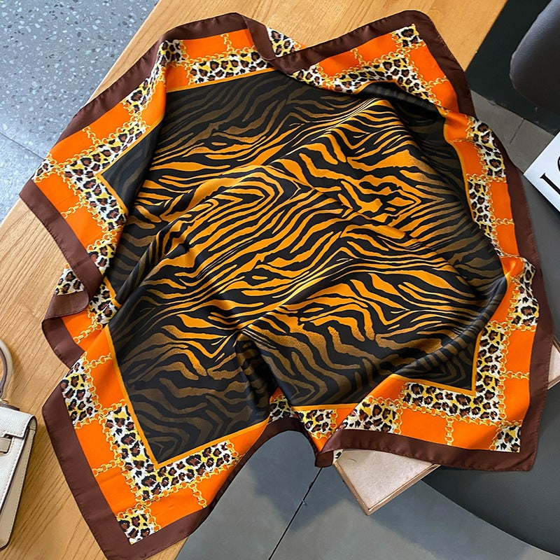 Quadratisches Damen-Halstuch mit Leopardenmuster – Seidenimitat 70x70 cm