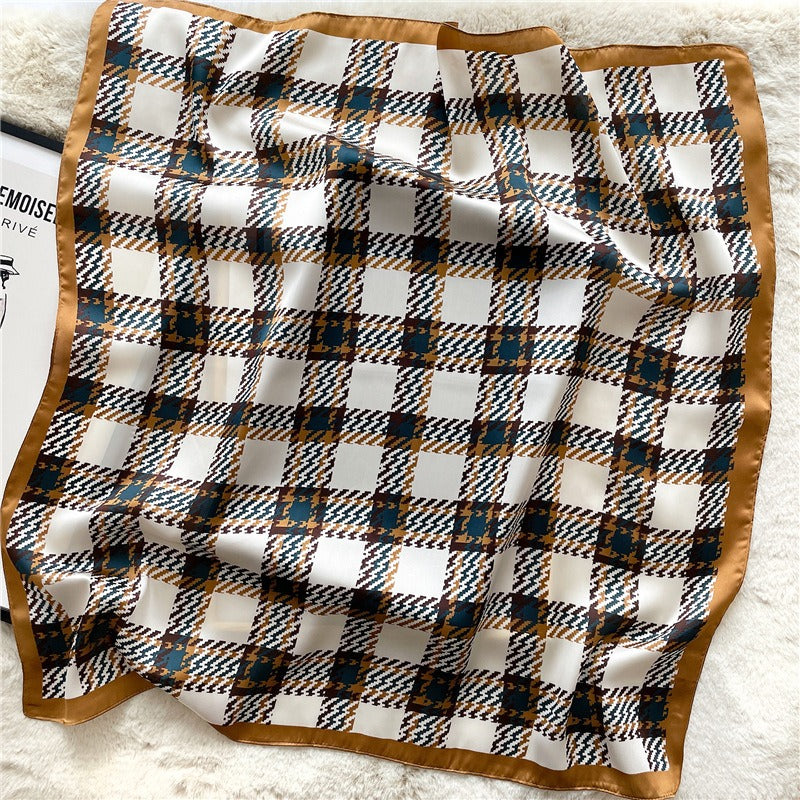 Foulard Carré à Carreaux Femme – Élégant & Polyvalent