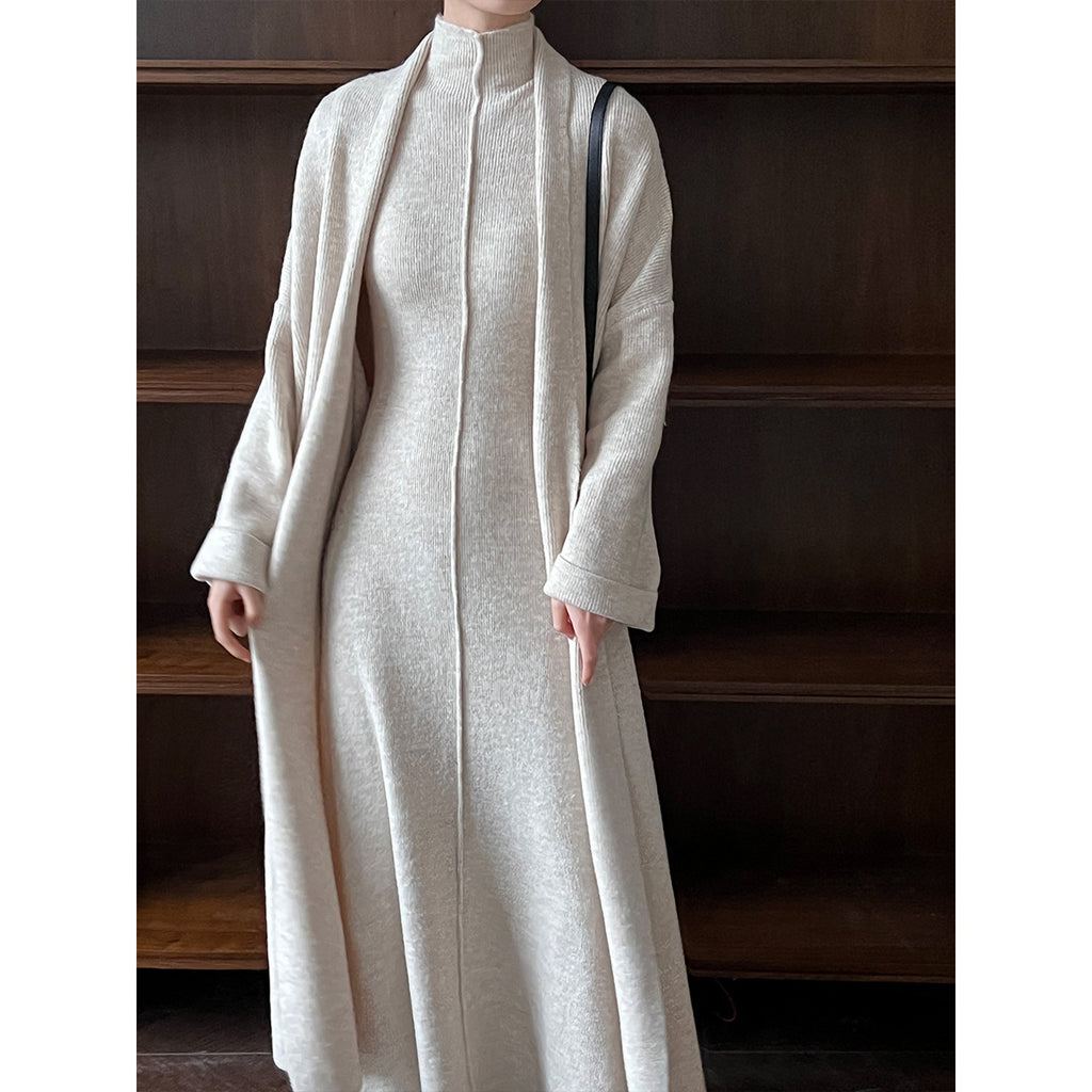 Ensemble femme en maille : robe longue col montant et gilet