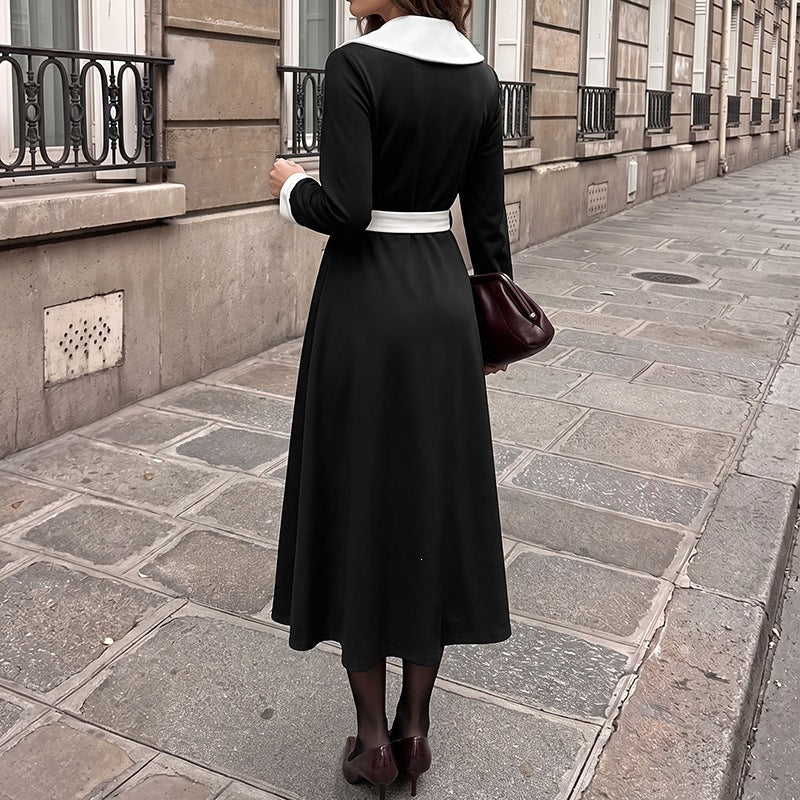 Robe midi noire à col blanc et ceinture, manches longues