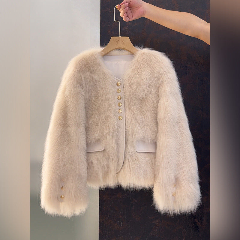 Veste courte femme aspect fourrure à boutons dorés