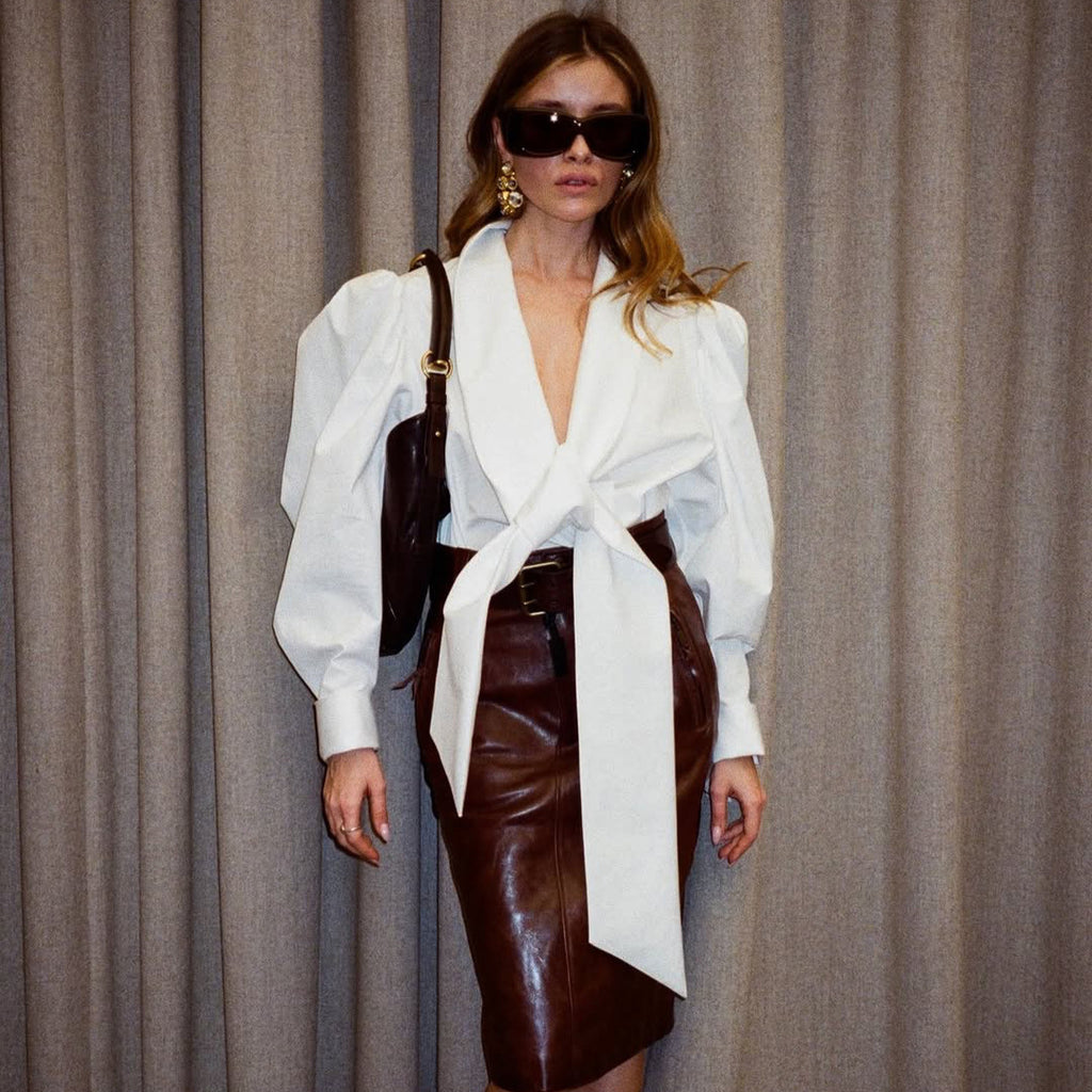 Blouse blanche en coton à grand nœud et manches bouffantes
