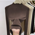 Pull femme en maille à col montant et manches longues