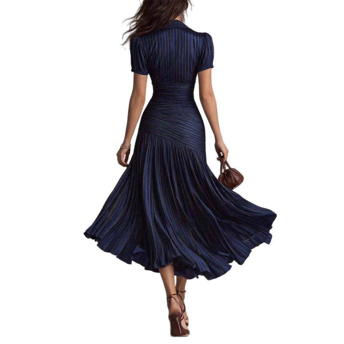 Robe longue à rayures fines et taille froncée