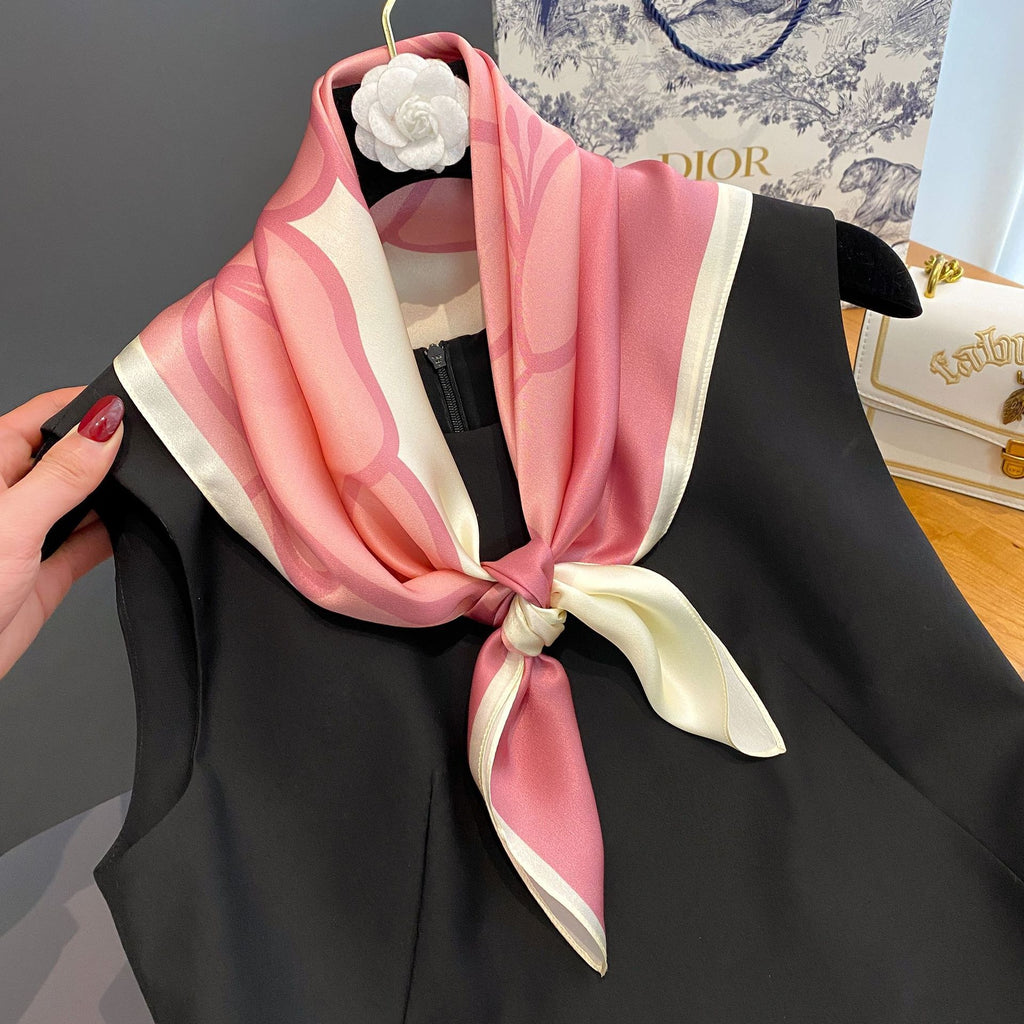Foulard carré femme à imprimé floral – 70 × 70 cm