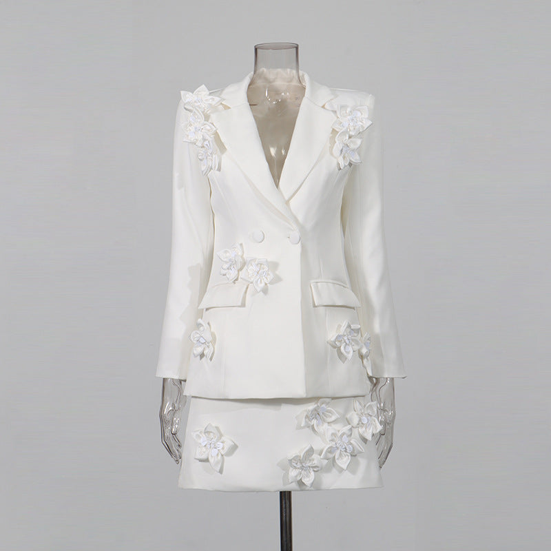 Ensemble femme blazer et jupe courte à fleurs en relief