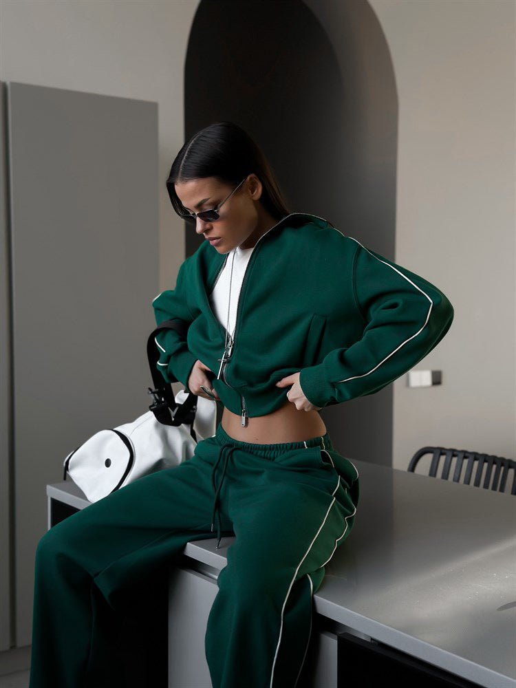 Zweiteiliges Damen-Set – Kapuzenjacke mit Reißverschluss und Hose mit Kordelzug