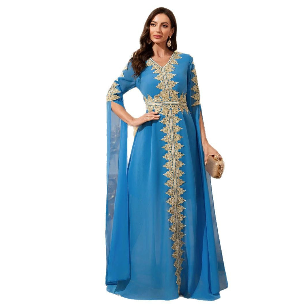 Robe longue bleue en mousseline et dentelle, manches trois-quarts