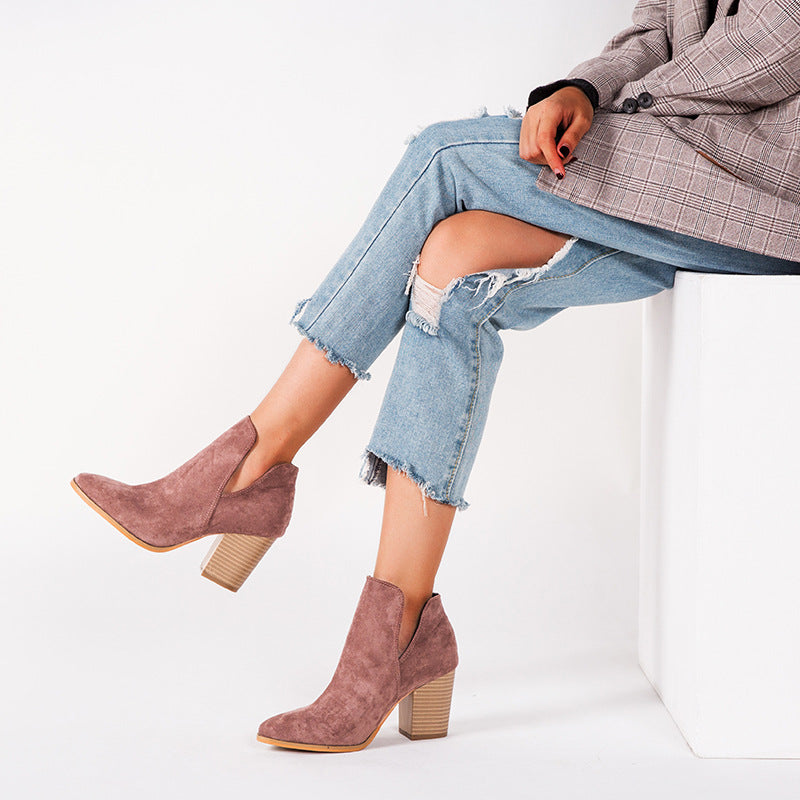 Damen-Stiefeletten im Martin-Stil – Wildleder, 8 cm Blockabsatz, spitze Kappe, schmal geschnitten