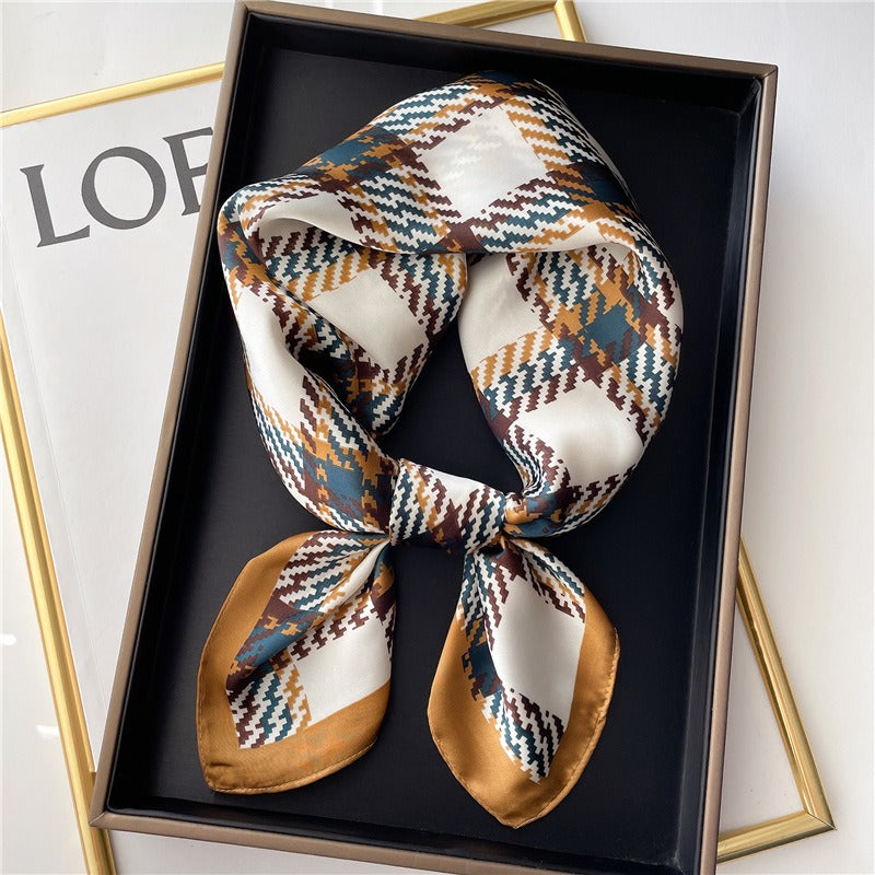 Foulard Carré à Carreaux Femme – Élégant & Polyvalent