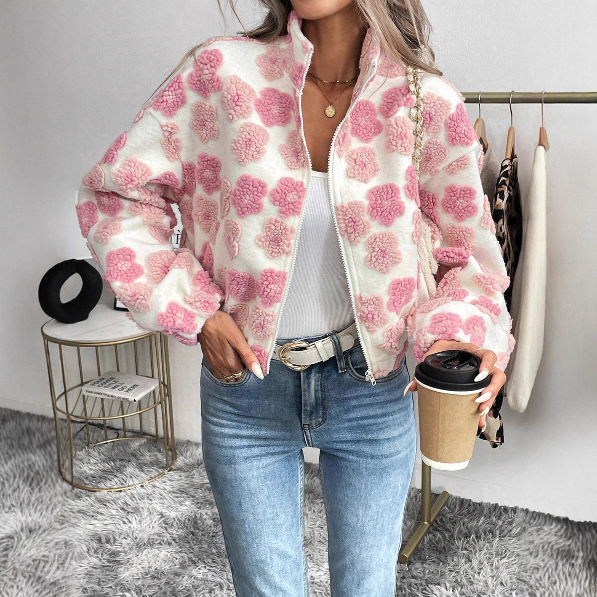 Veste courte femme zippée à fleurs roses en relief