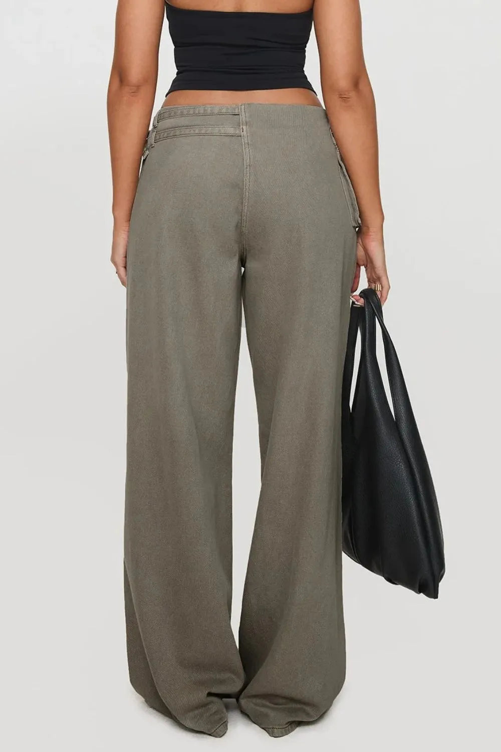 Jean femme à jambes larges et détails à boucles