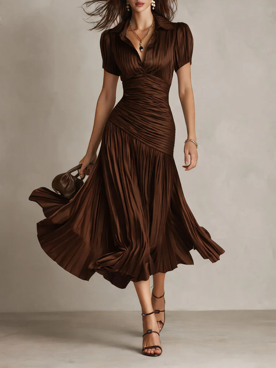 Robe longue à rayures fines et taille froncée