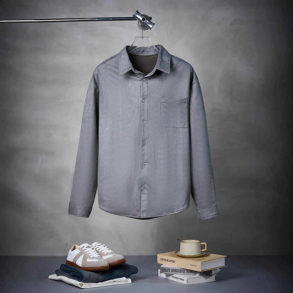 Chemise homme gris foncé à manches longues et poche poitrine