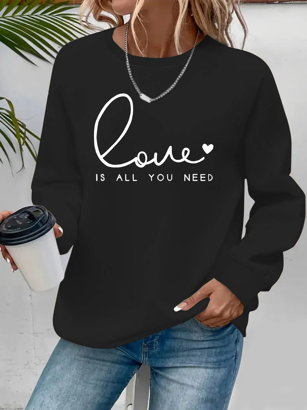 Sweat femme ample à col rond « Love is what you need »