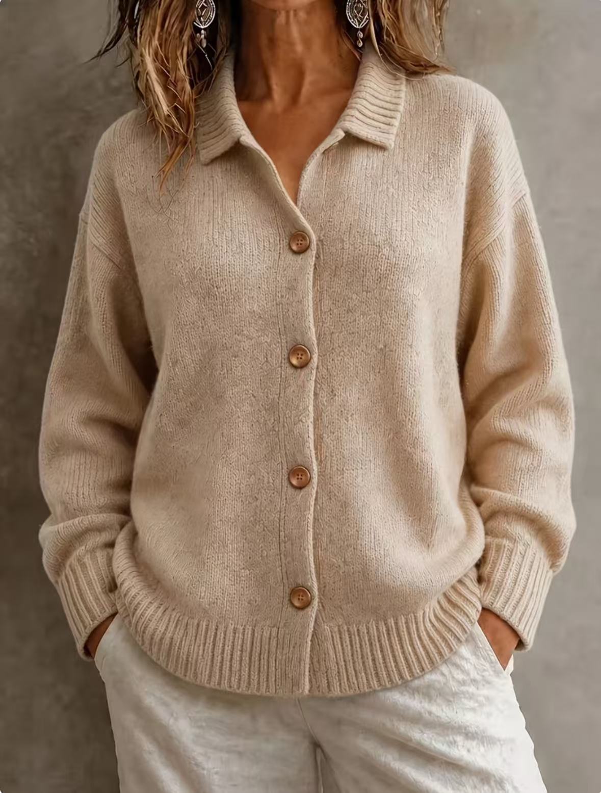 Langärmelige Strickjacke mit Knopfleiste