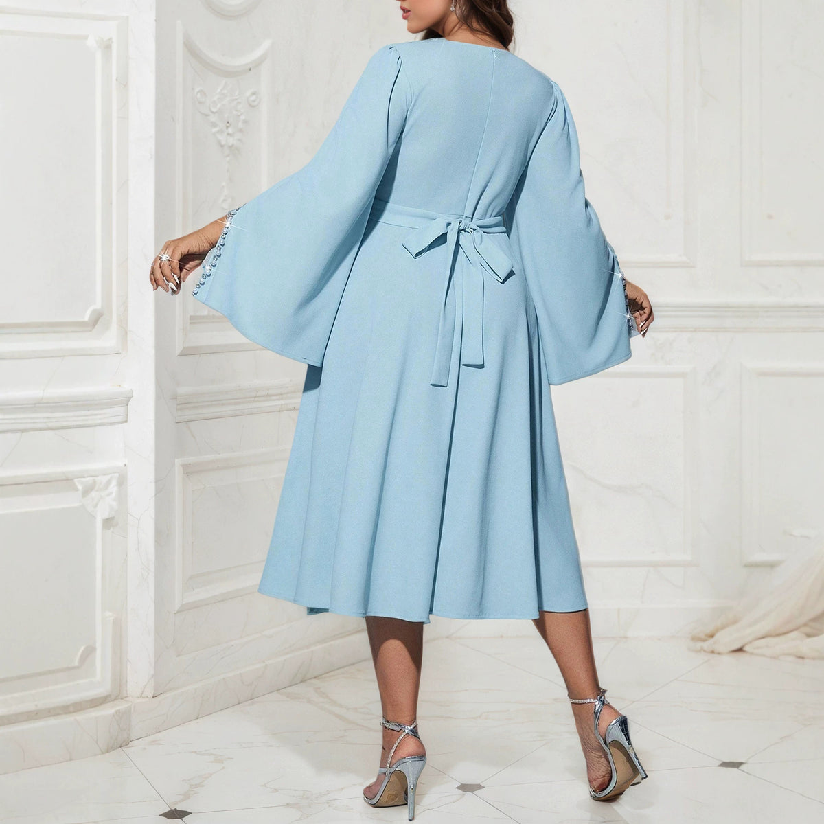 Robe grande taille à col rond et détails perlés – XL à 4XL