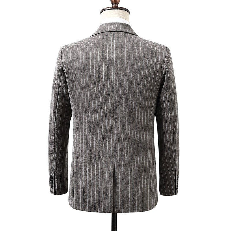 Costume homme deux pièces à fines rayures, veste et pantalon