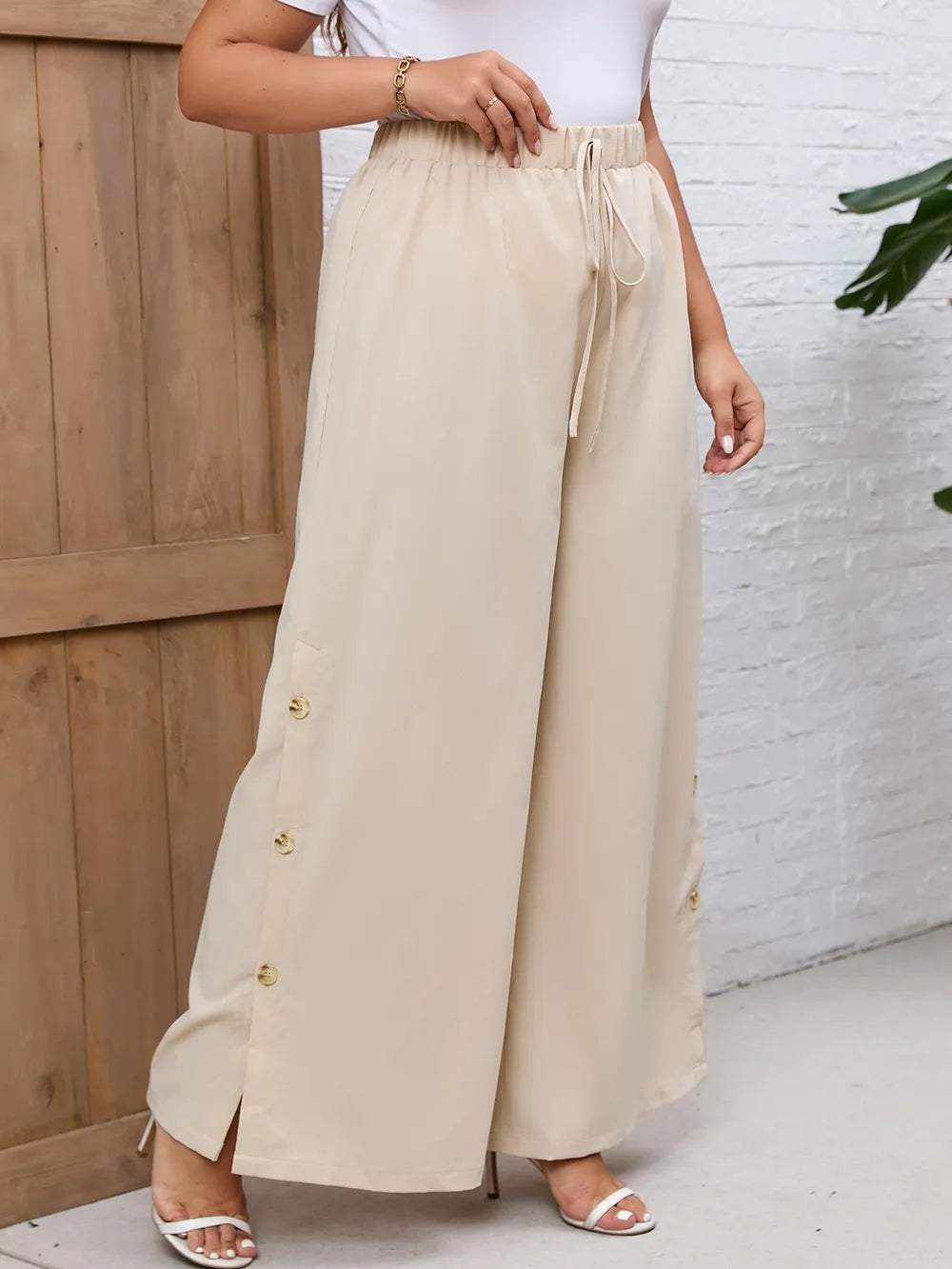 Pantalon large femme beige à cordon et boutons