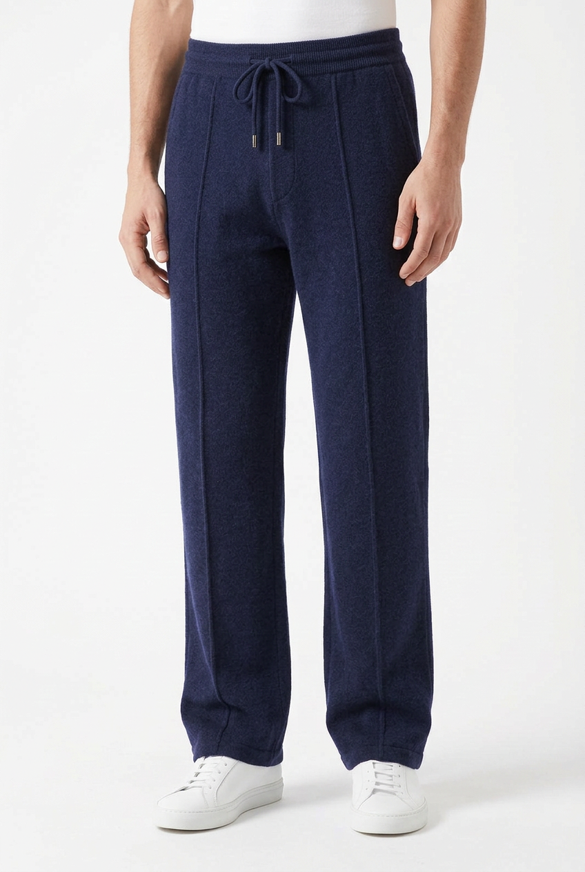 Pantalon Kashmir bleu marine, porté ample validé