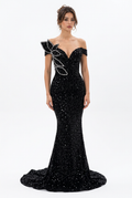 Robe de soirée noire à sequins, épaules dénudées et strass