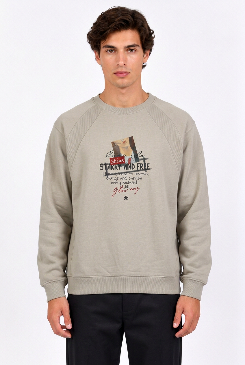 Jeff portant le sweat imprimé graphique coloris kaki beige taupe