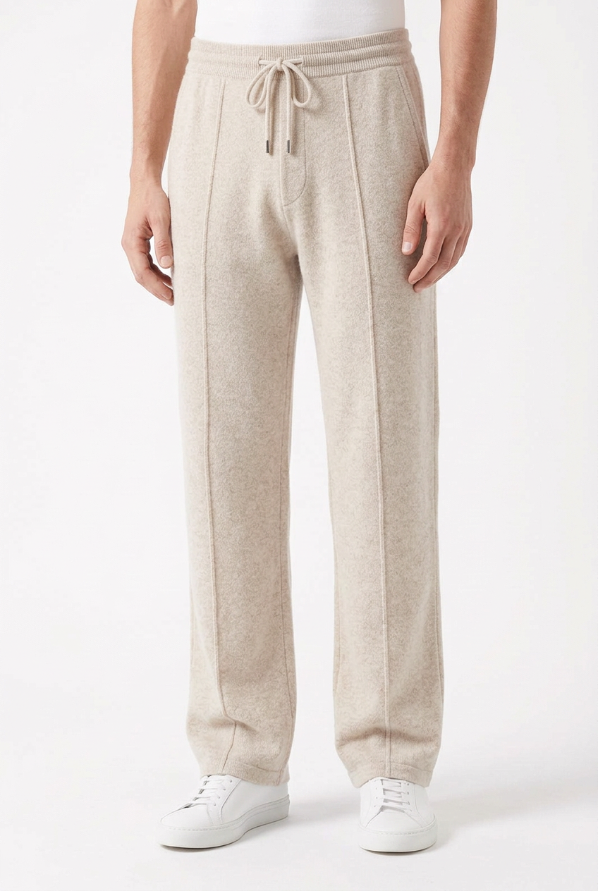 Pantalon Kashmir écru, porté ample, variante This Cyan