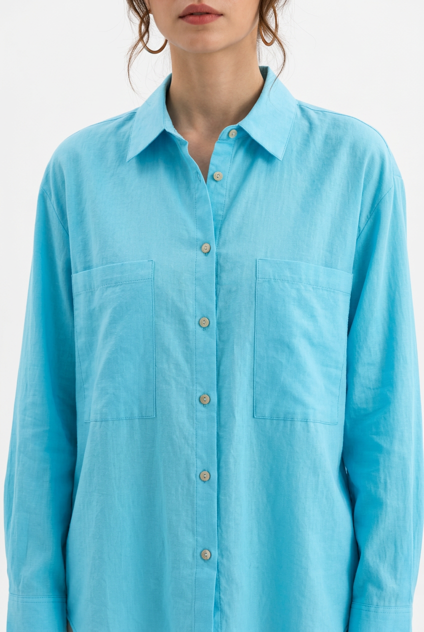 Chemise femme bleu turquoise à deux poches et manches longues