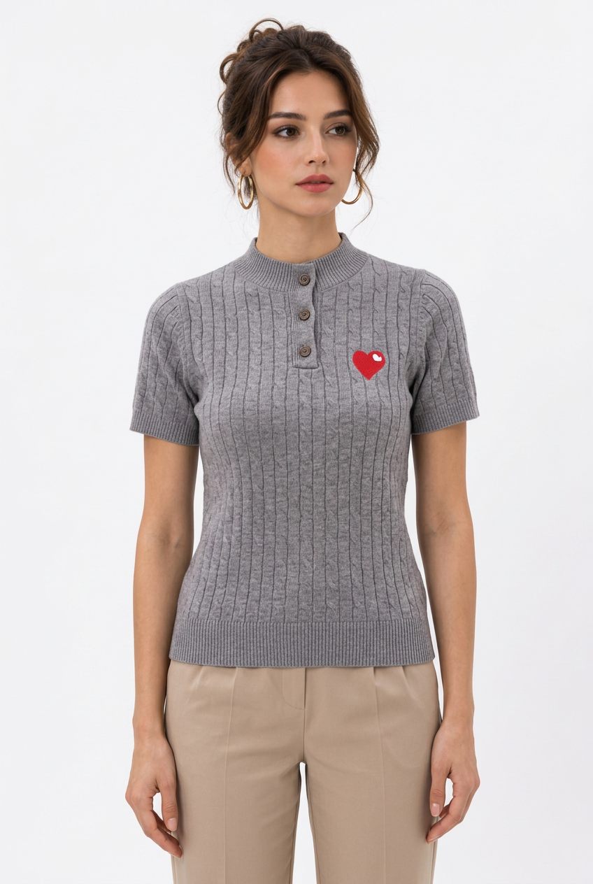 Top femme en maille à manches courtes et motif cœur