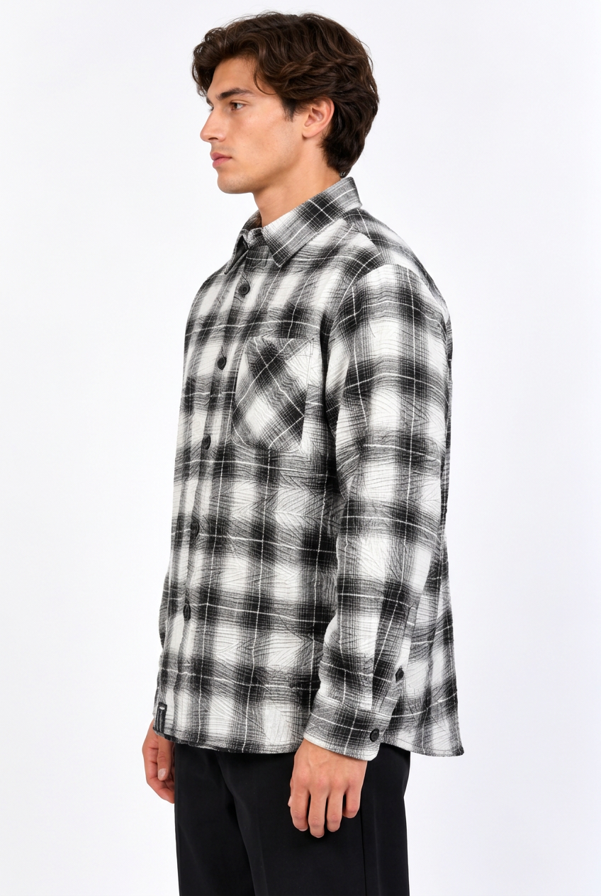 Jeff avec la chemise à carreaux, vue de côté