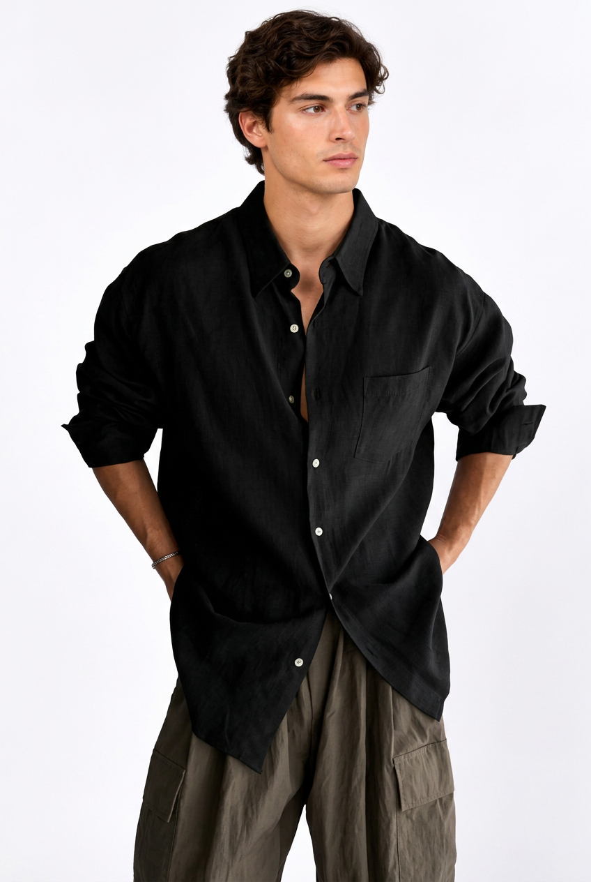 Jeff avec la chemise noire ample