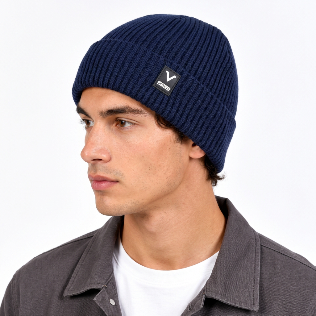Jeff avec le bonnet bleu marine, côté étiquette