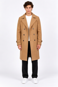 Jeff avec le manteau camel