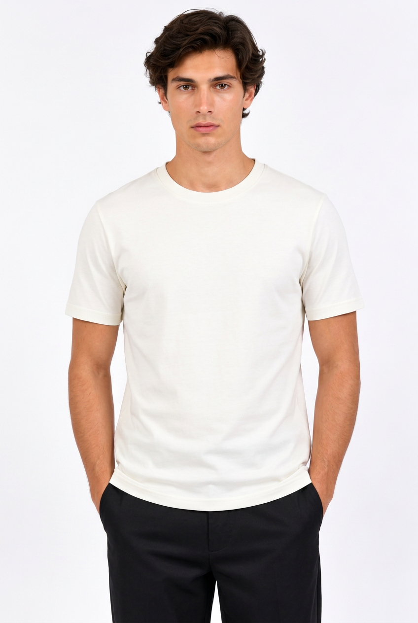 Jeff avec le T-shirt blanc champagne