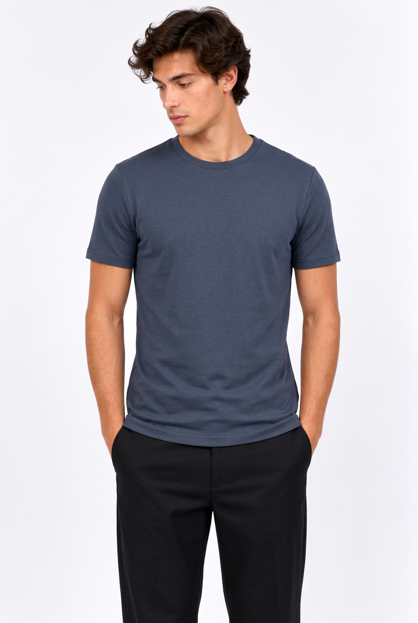Jeff avec le T-shirt bleu profond