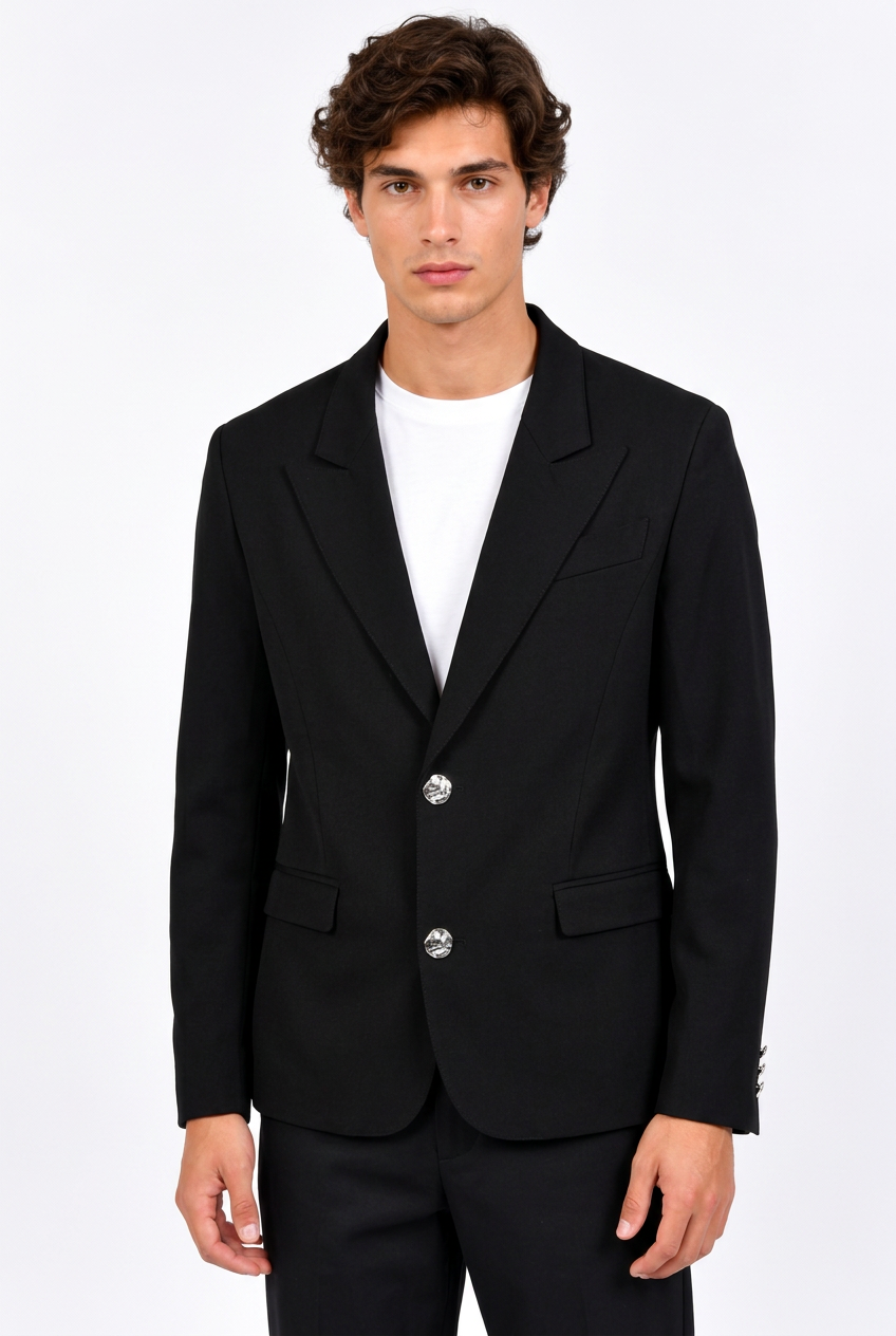 Jeff en blazer noir ajusté, vue de trois quarts