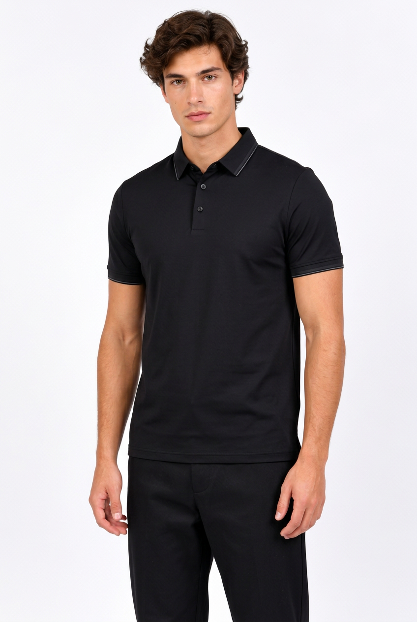 Jeff portant le polo noir
