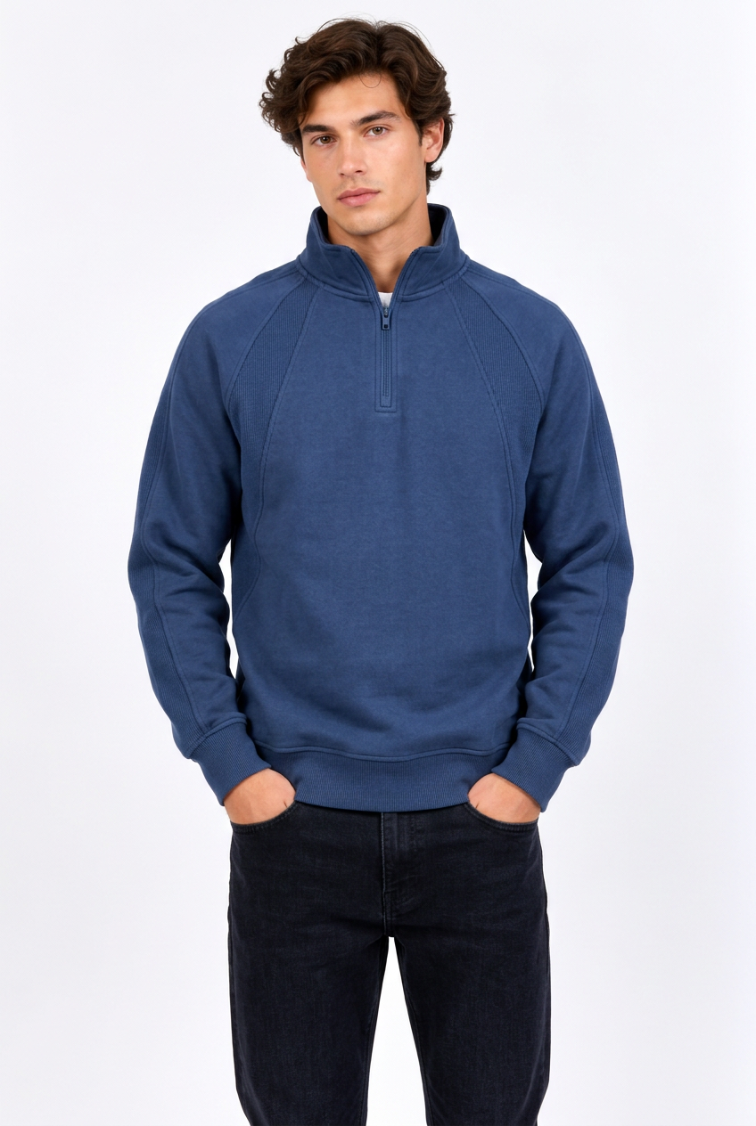 Jeff portant le sweat bleu denim