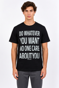 Jeff portant le T-shirt noir