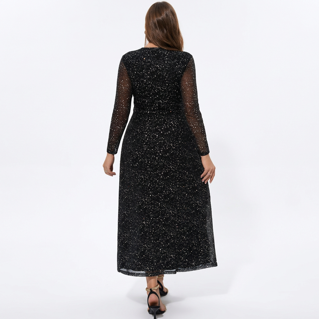 Robe noire fond blanc vue de dos