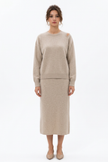 Stéphanie avec l’ensemble beige