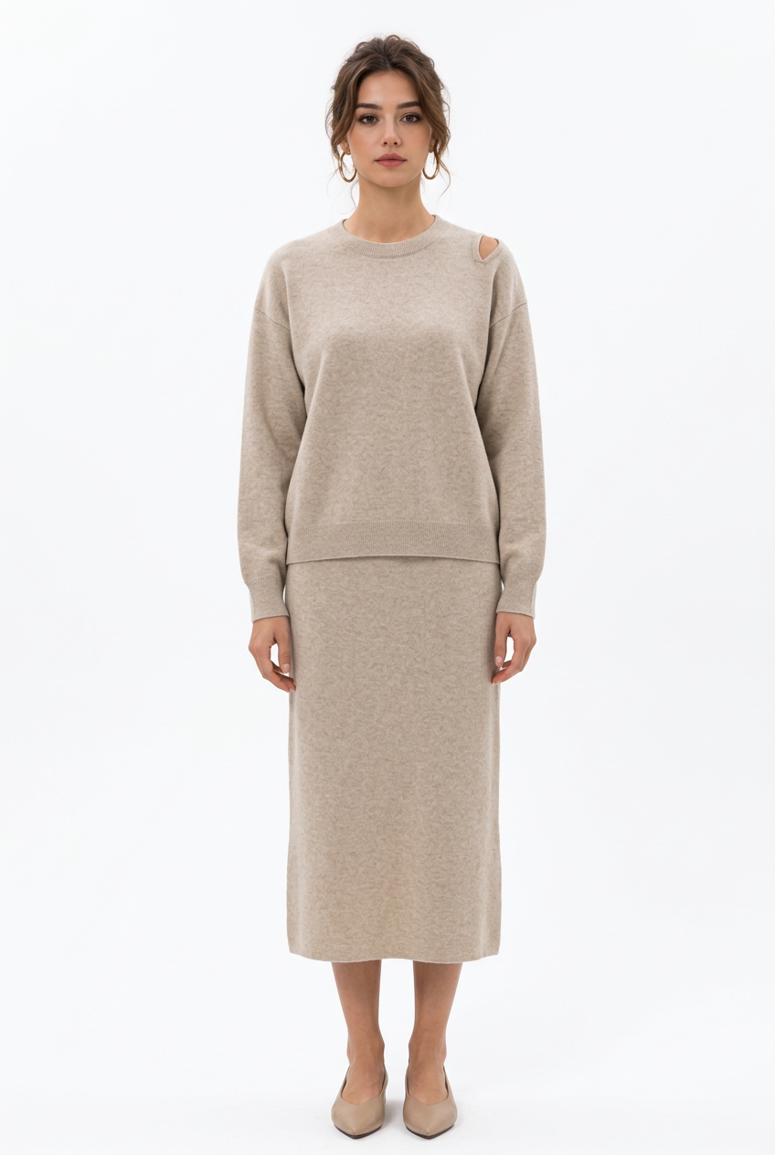 Stéphanie avec l’ensemble beige
