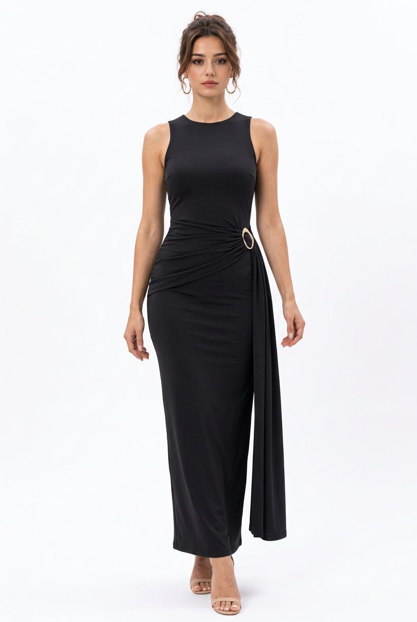 Stéphanie avec la robe longue noire moulante