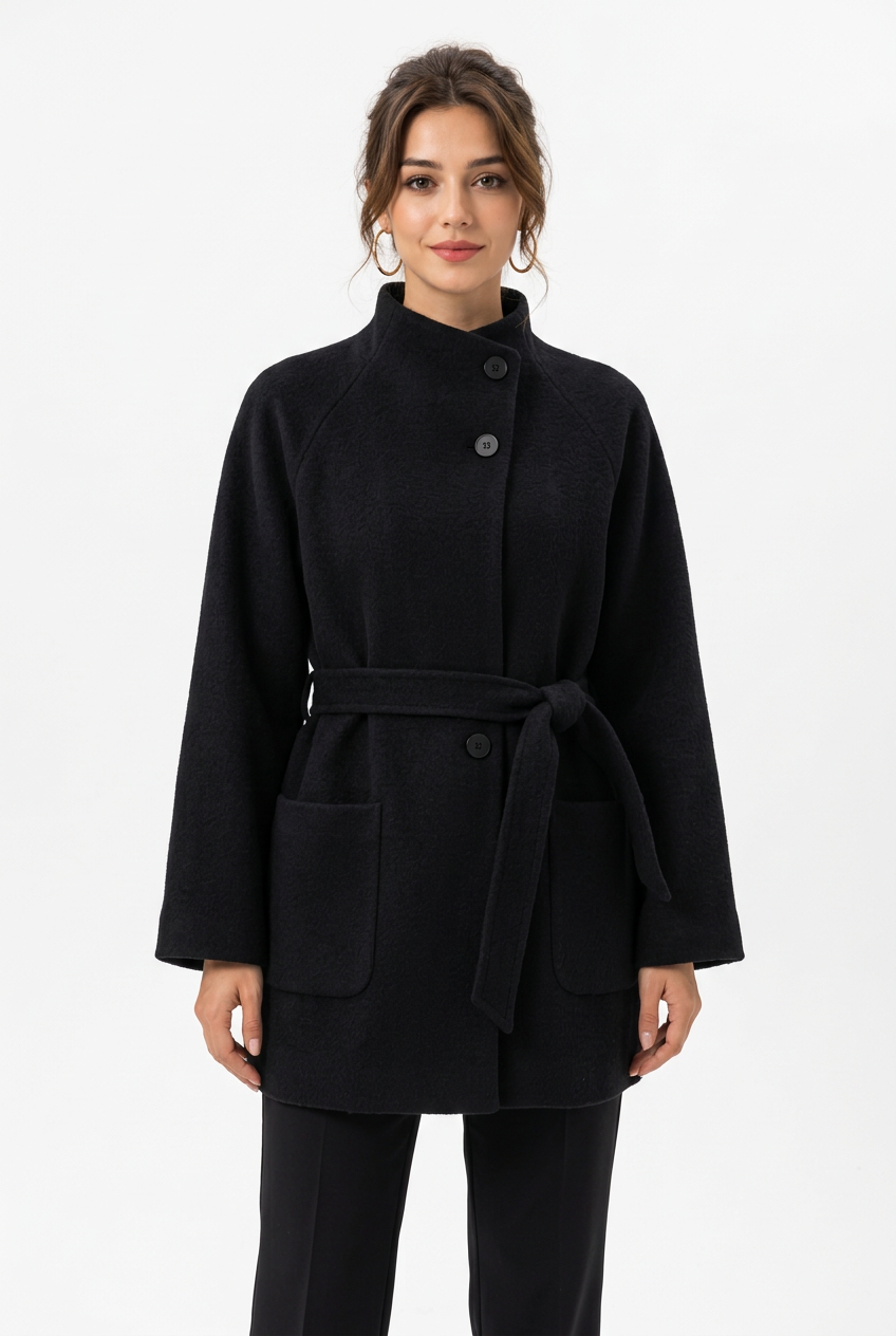 Stéphanie avec la veste noire
