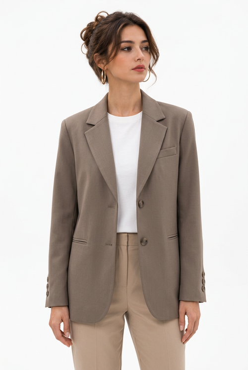Stéphanie avec le blazer marron