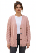Stéphanie avec le cardigan rose