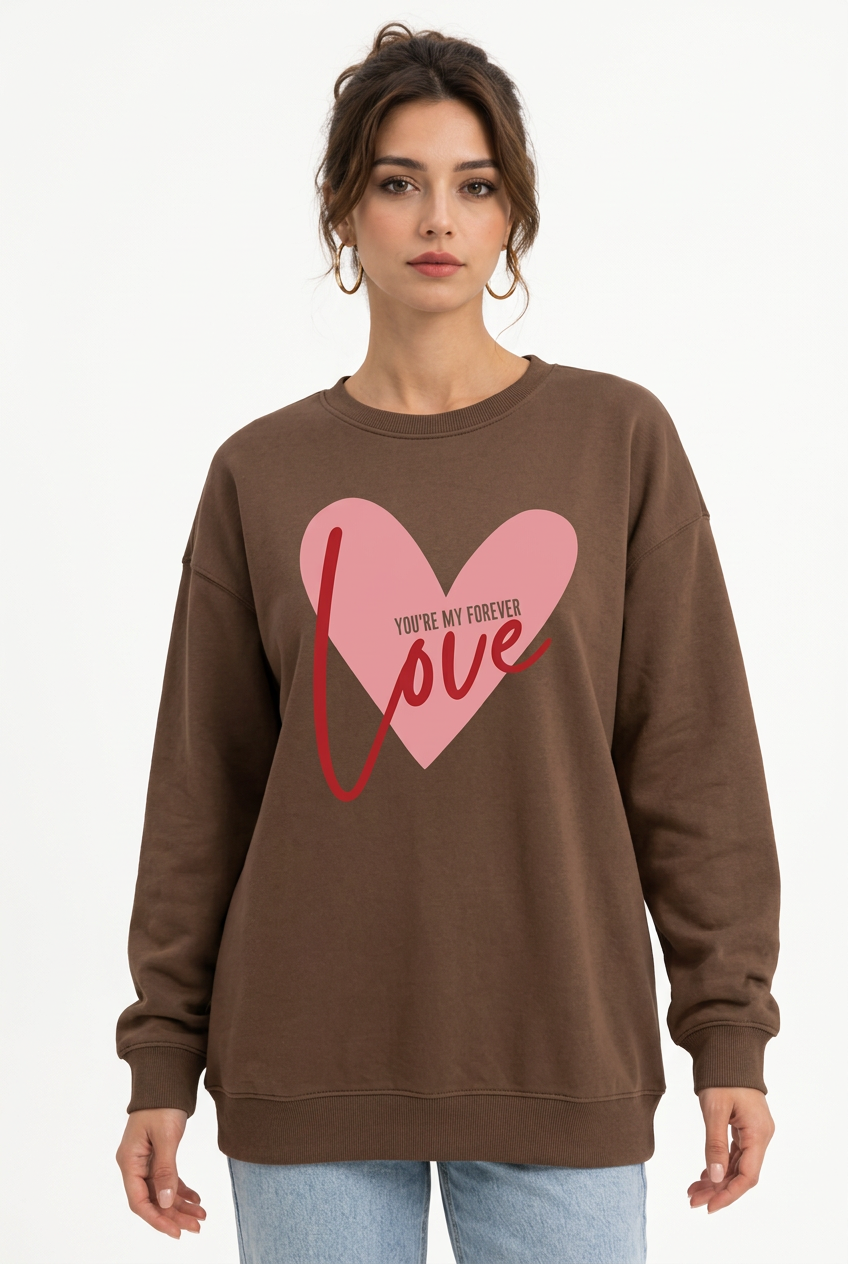 Stéphanie avec le sweat café à cœur rose